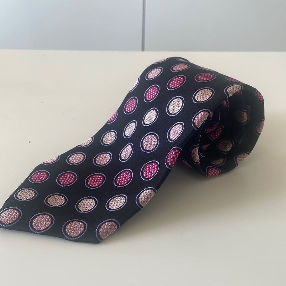 BCBG Handsewn Silk Navy and Pink Men’s Necktie